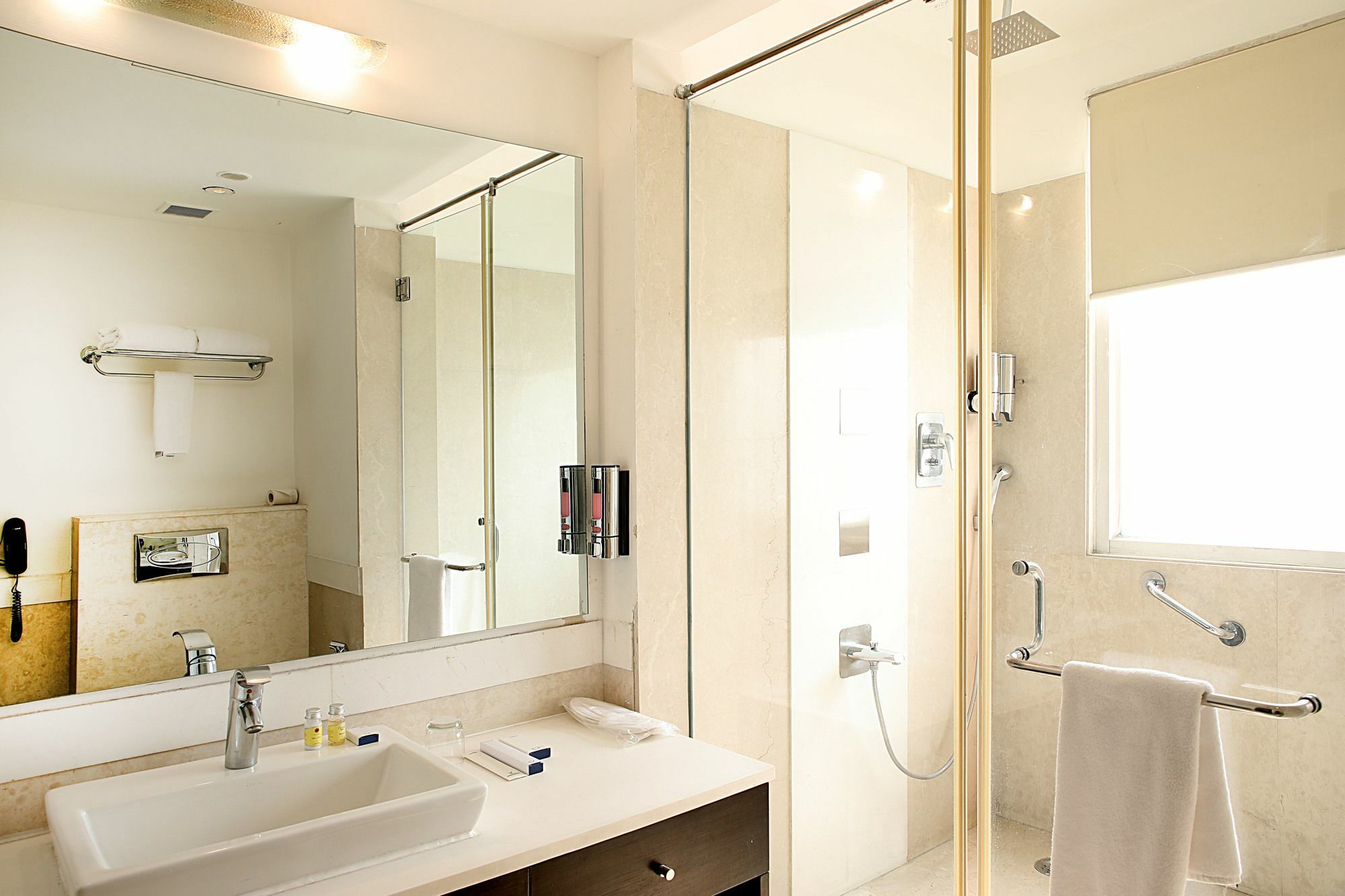 Inde Hotel Vista Woods Huda City Centre, Gurgaon Exterior foto